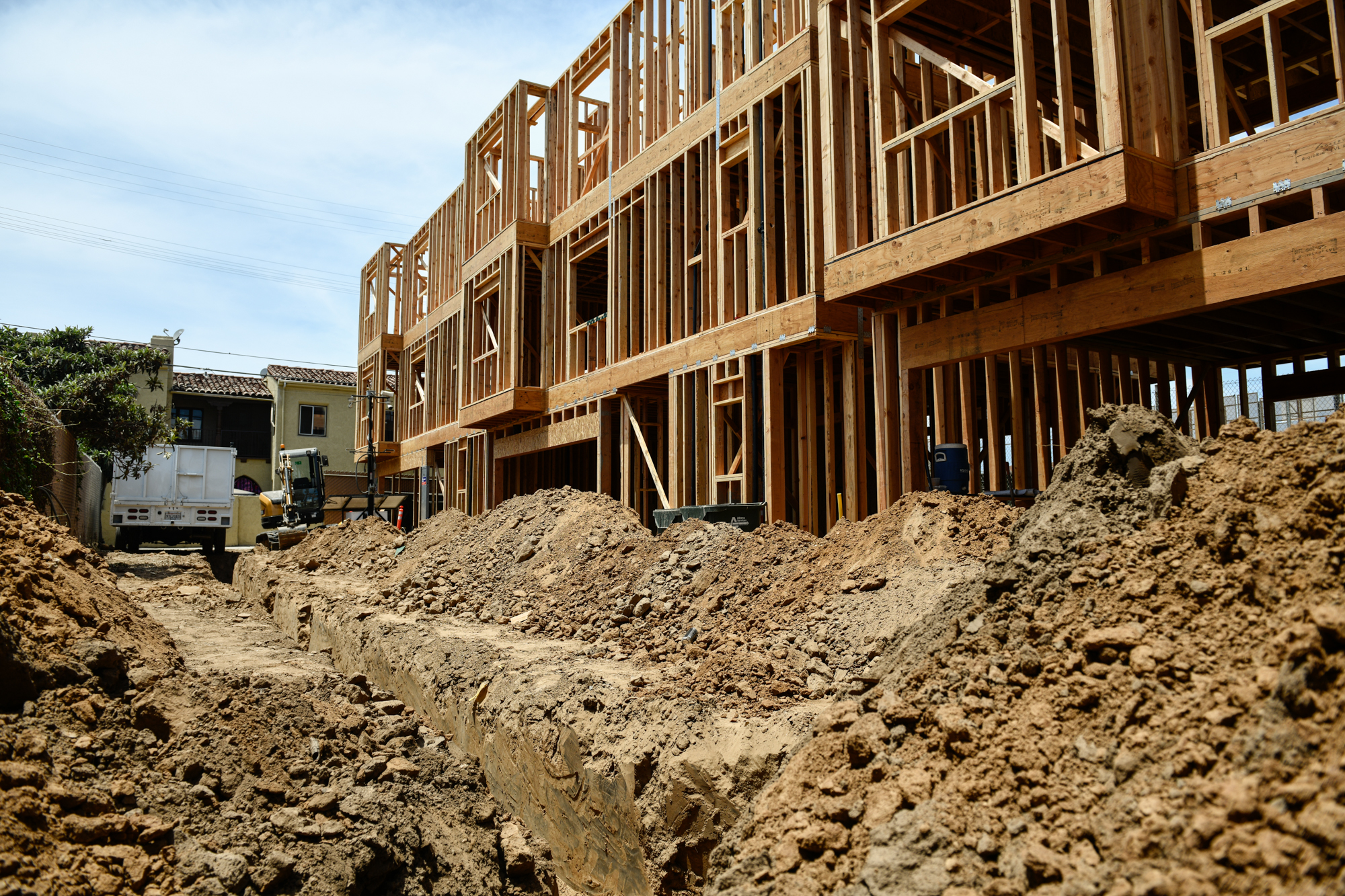 Accumulated dirt at the Urban Town House Project in Long Beach, on July 22, 2021. The affordable housing project will be for low-income families. Photo by Pablo Unzueta for CalMatters