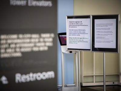 Signs indicating the closure of the permit office in San Jose City Hall due to the Omicron surge on Jan. 27, 2022. Photo by Martin do Nascimento, CalMatters