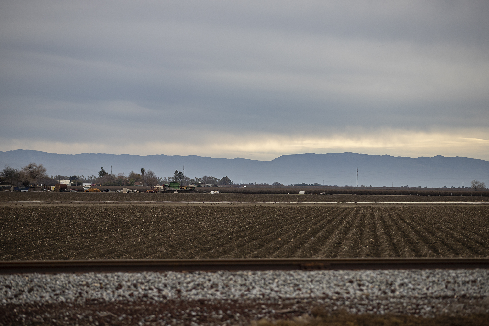 Farmland just outside of Firebaugh on the outskirts of Madera County on Jan. 7, 2023. Photo by Larry Valenzuela, CalMatters/CatchLight Local