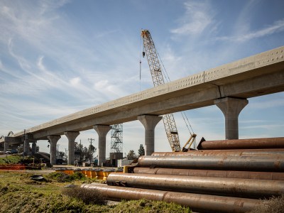 Construction on the High-Speed Rail above Highway 99 in south Fresno on March 6, 2023. Photo by Larry Valenzuela, CalMatters/CatchLight Local