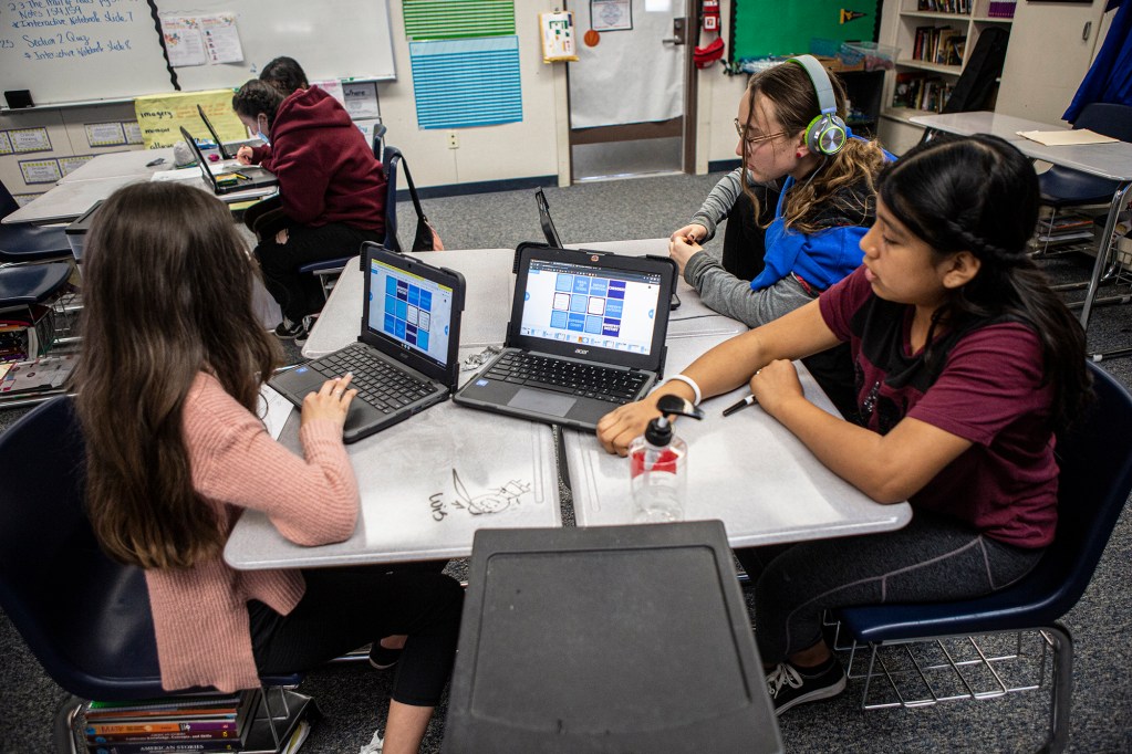 Lorena Hernandez and her classmates work together on an assignment in their history class at Buttonwillow Union School on March 23, 2022. Photo by Larry Valenzuela for CalMatters