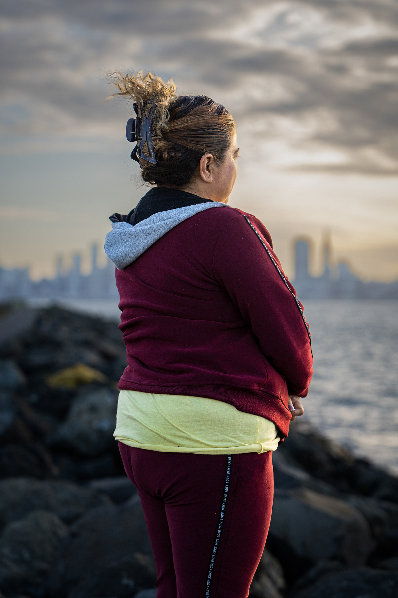 Mayra at the San Fransisco Bay in San Francisco on Nov. 17, 2022. Photo by Julie Hotz for CalMatters/CatchLight