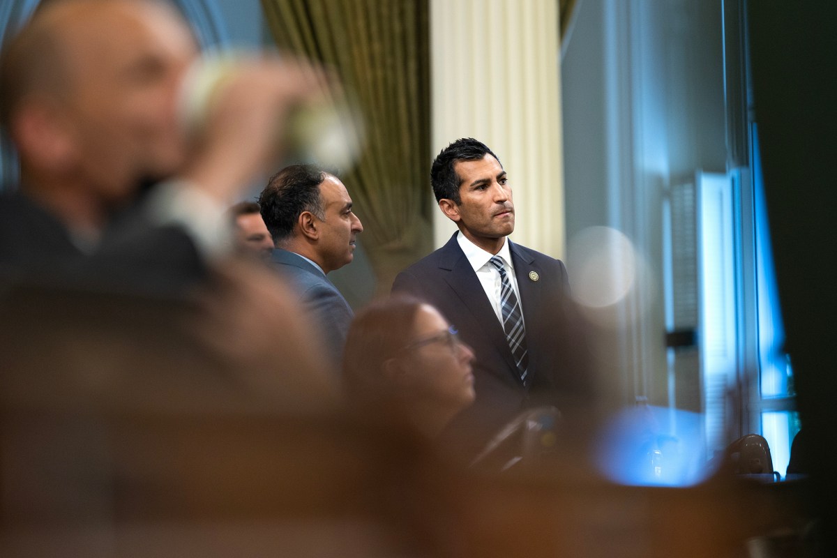 Democratic Assemblymember Robert Rivas on the floor on May 31, 2022. Photo by Miguel Gutierrez Jr., CalMatters