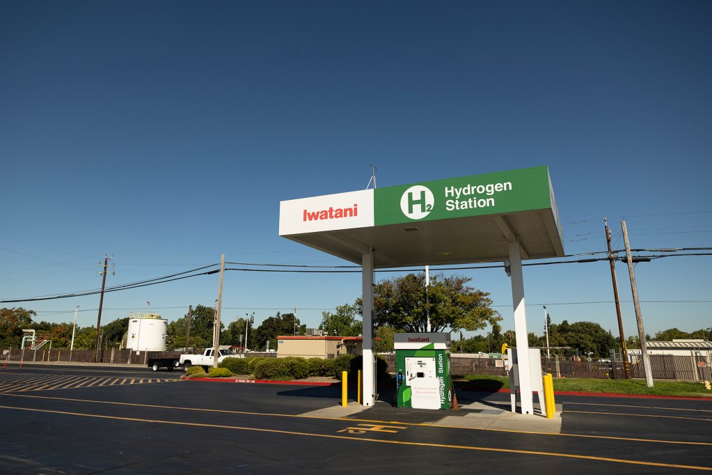 An Iwatani hydrogen fueling station in West Sacramento on July 25, 2023. Photo by Miguel Gutierrez Jr., CalMatters