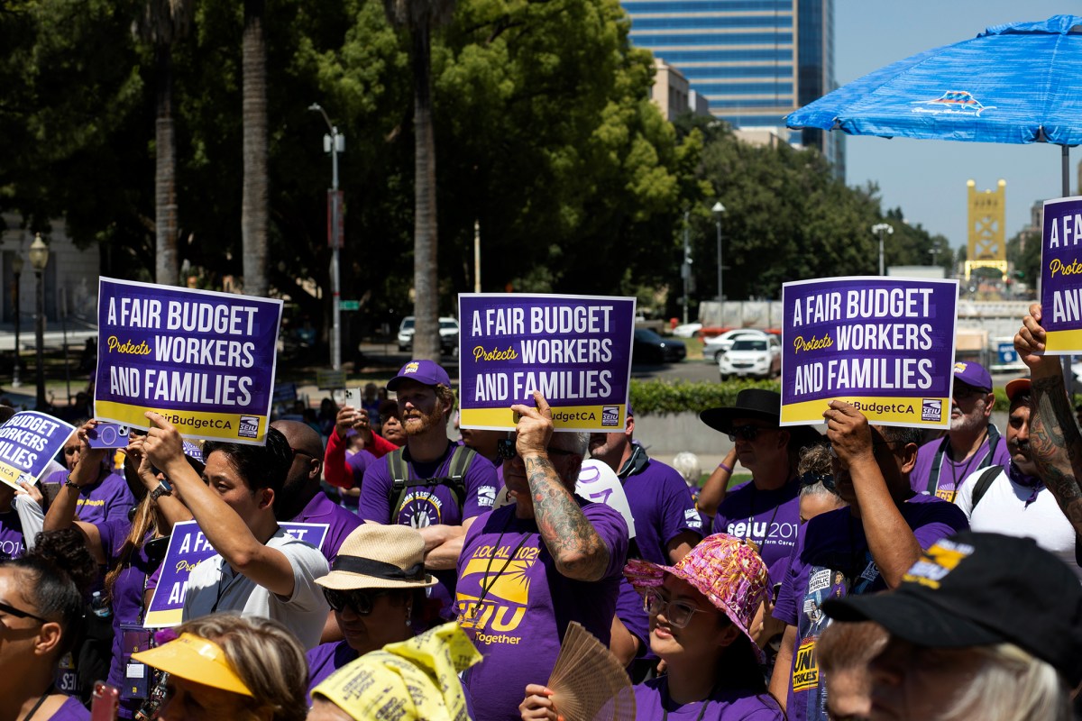 SEIU union members and supporters rallied at the Capitol in Sacramento in protest of budget cuts on June 11, 2024. Photo by by Renee Lopez for CalMatters